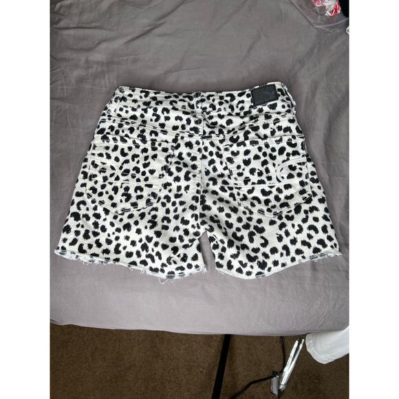 American Eagle womens size 24 shorts white/black cheetah print low-rise raw hem - Picture 2 of 8